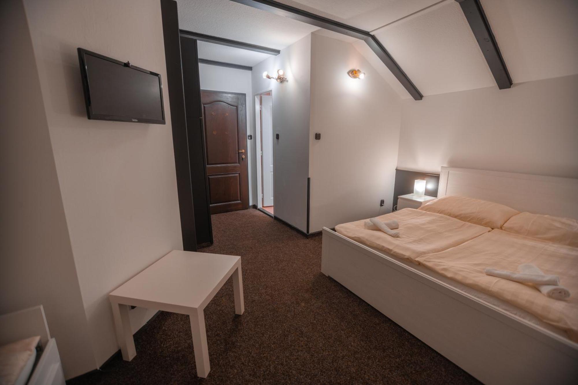 Hotel Lovecky Zamecek Orion Liberec Eksteriør bilde